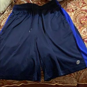 Men’s basketball shorts like new